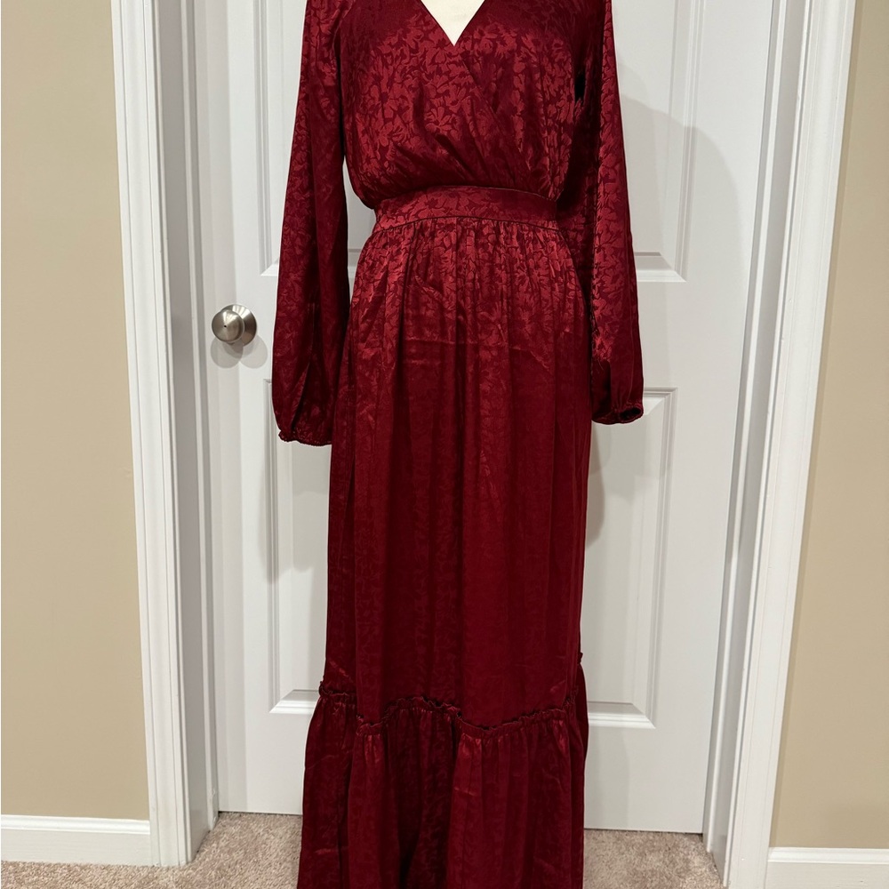 Elegant Burgundy Maxi Dress